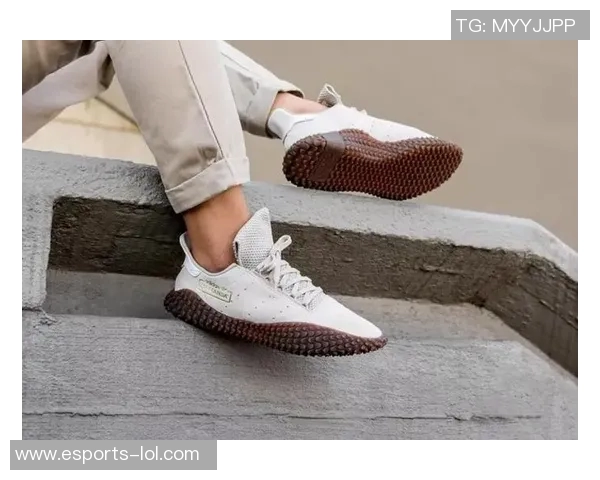 颠球足球球星挑战极限展现非凡技巧引领街头运动风潮