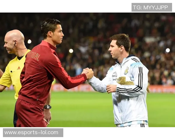 足球四大球星风采展示:梅西、C罗、内马尔与萨拉赫的精彩瞬间 足球四大球星风采展示:梅西、C罗、内马尔与萨拉赫的精彩瞬间